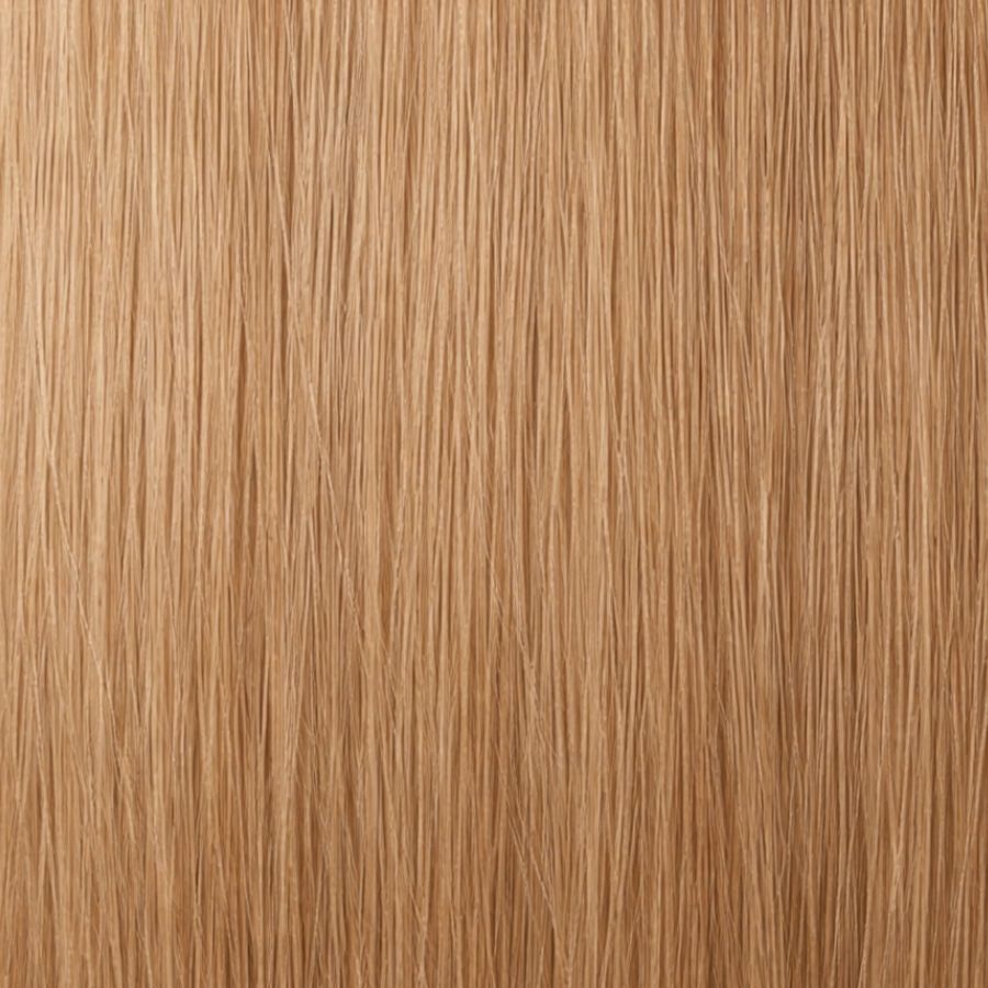 Light Golden Blonde (#18) Color swatch